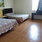 Hotel Guadalajara junto Glorieta La Minerva