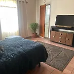 A Una cuadra de La Minerva