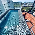 Spectacular Ph, Swimming Pool, Gym, View