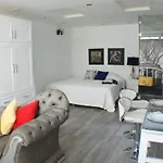Cozy Loft *London* / Centrico Zapopan