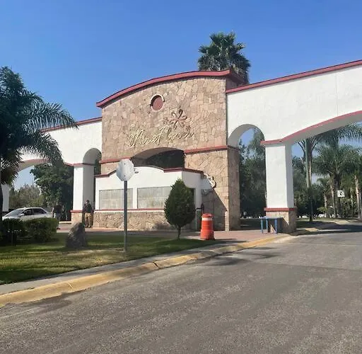 Super Ubicada Casa Al Sur Cerca Iteso Uvm Hp Colon Centro Sur Jose Cuervo