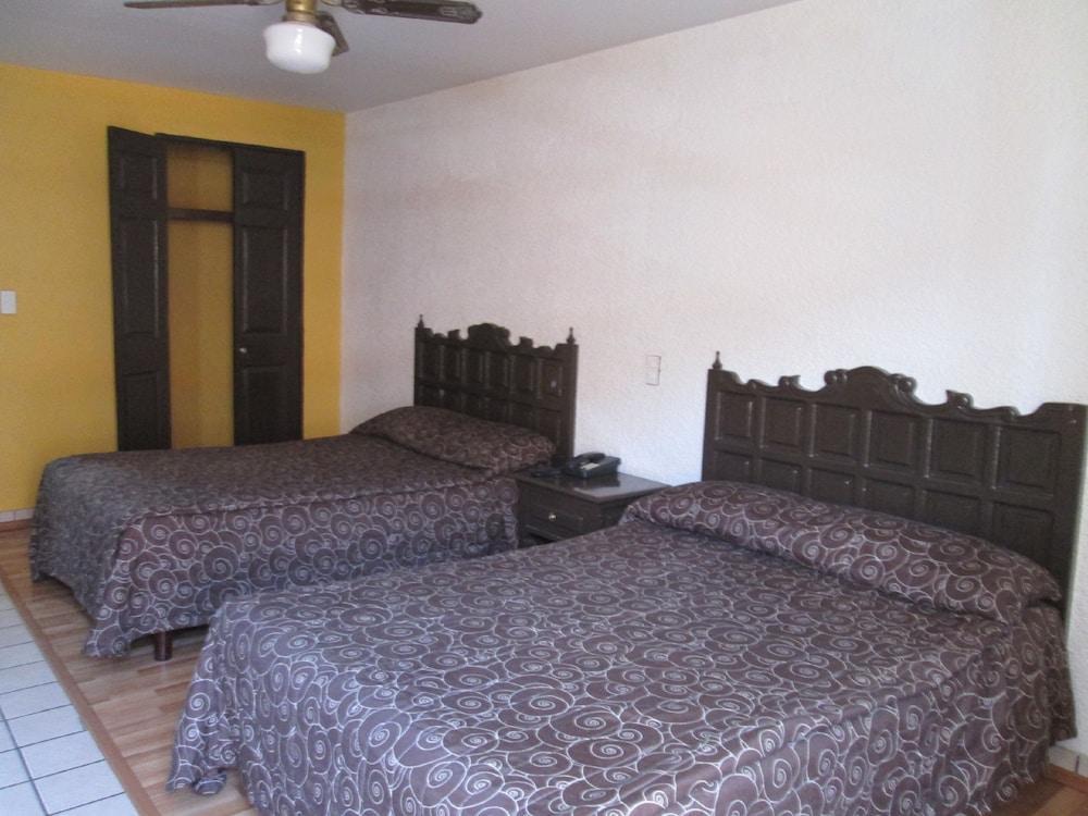 Colon Express Hotel