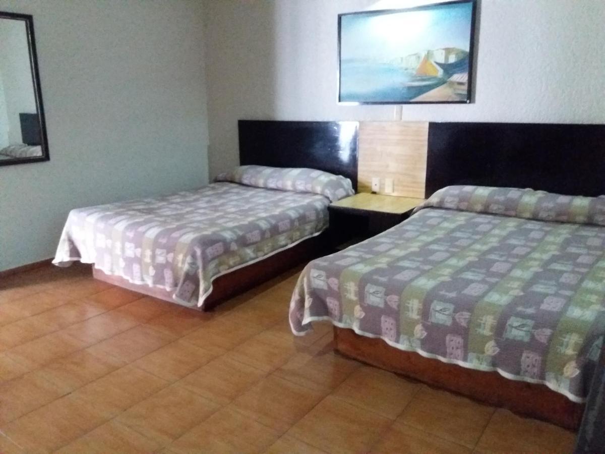 Junto Glorieta La Minerva Hotel 3*
