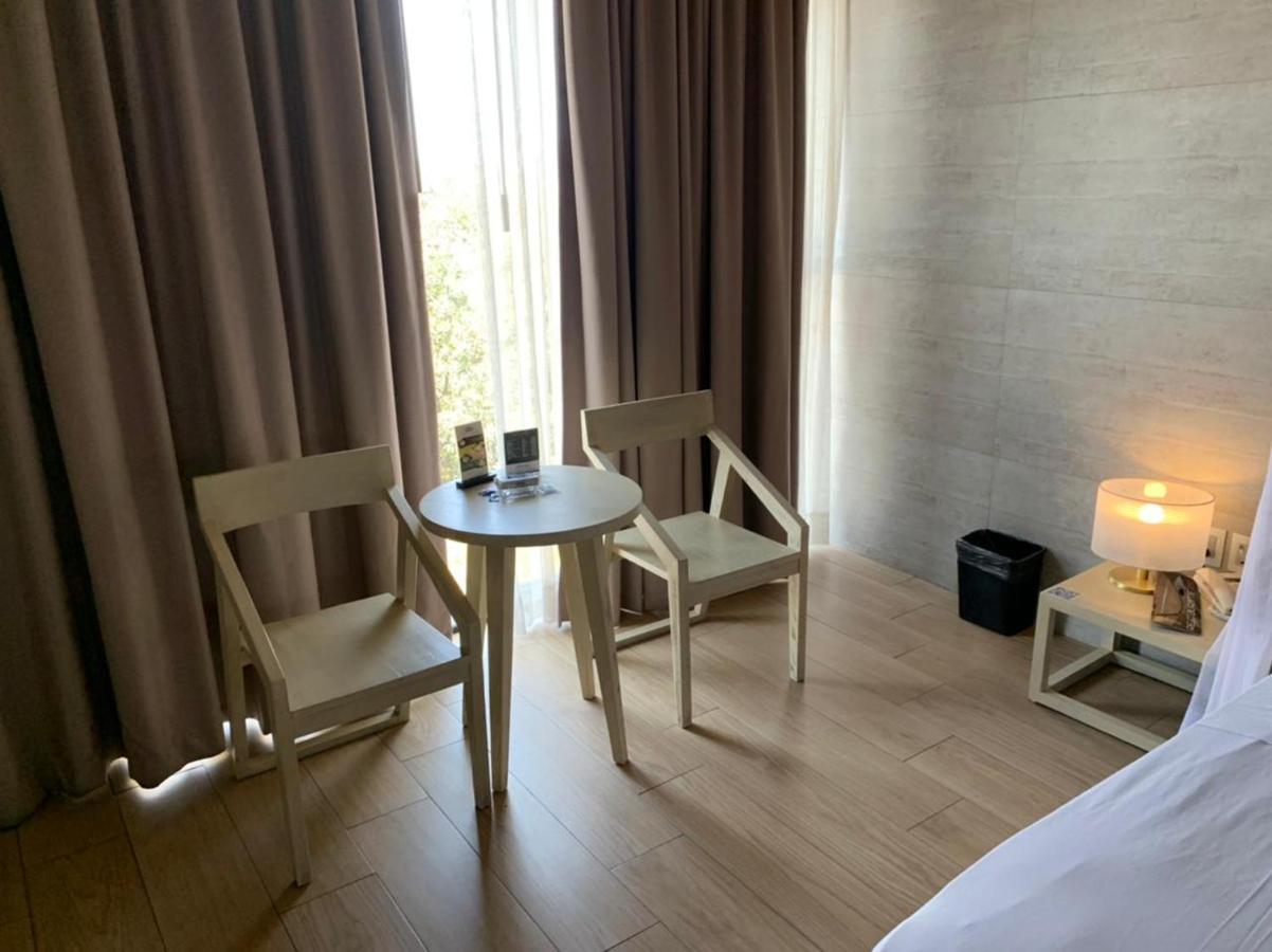 Motel Okura Y