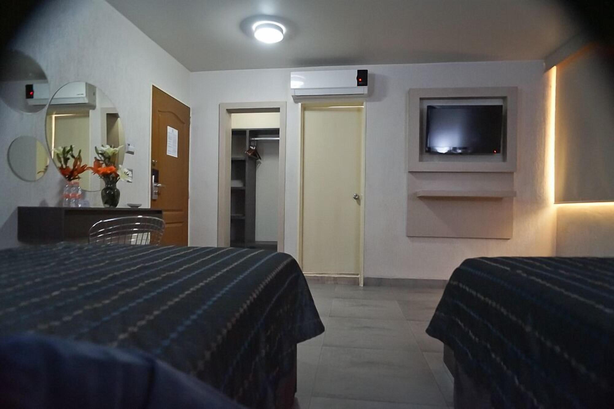 Hotel Expo Abastos 3*