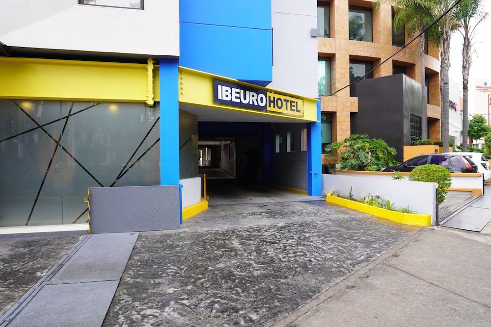 Hotel Ibeurohotel Expo - A Lado Del Centro De Convenciones 3*