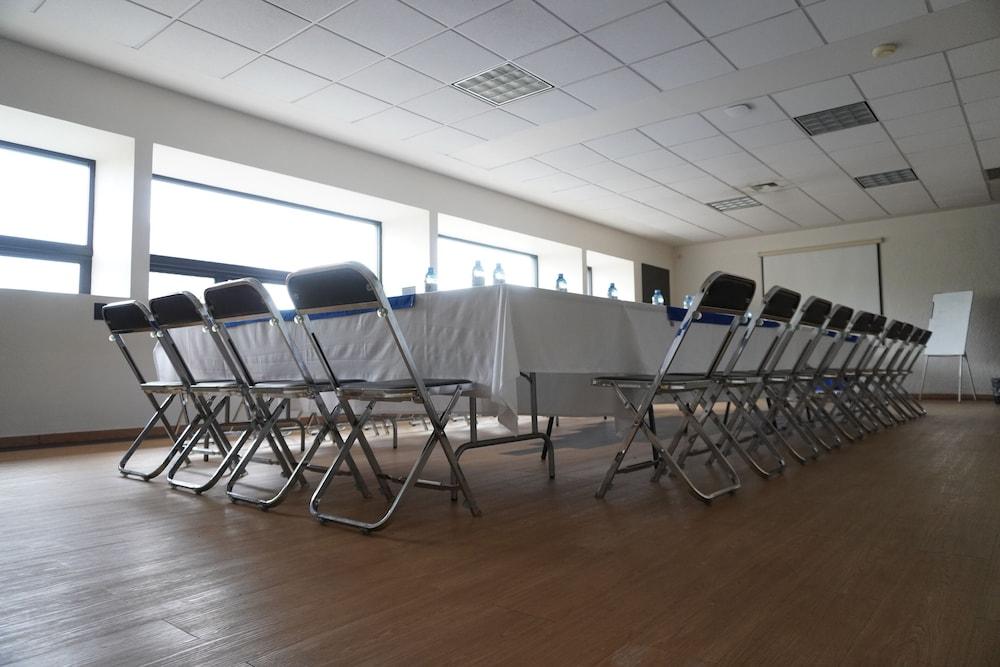 Ibeurohotel Expo - A Lado Del Centro De Convenciones Hotel 3*