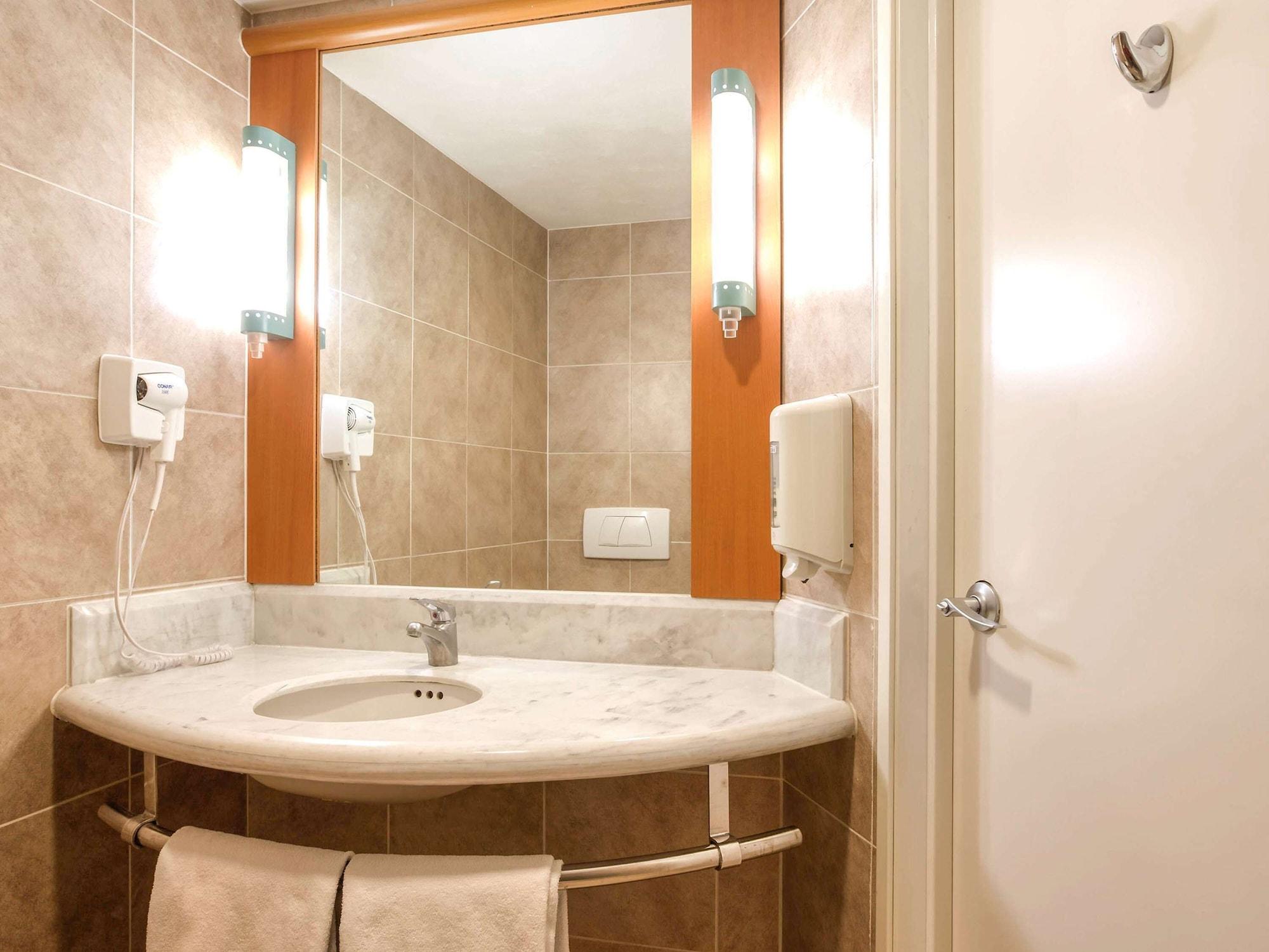 Hotel Ibis Expo 3*