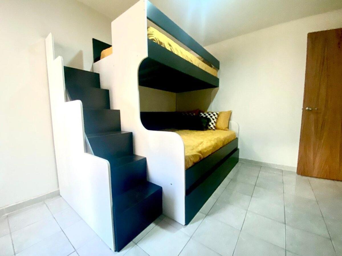 Planta Baja Enorme, Jardín, Parking, Hasta 11 Pax Apartamento *