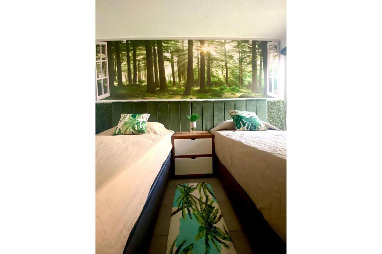 Planta Baja Enorme, Jardín, Parking, Hasta 11 Pax * Guadalajara