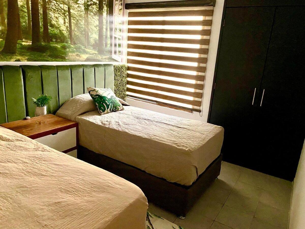Apartamento Planta Baja Enorme, Jardín, Parking, Hasta 11 Pax Guadalajara