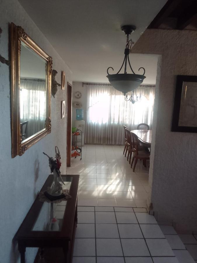 La Casa Naranja Habitación en casa particular *