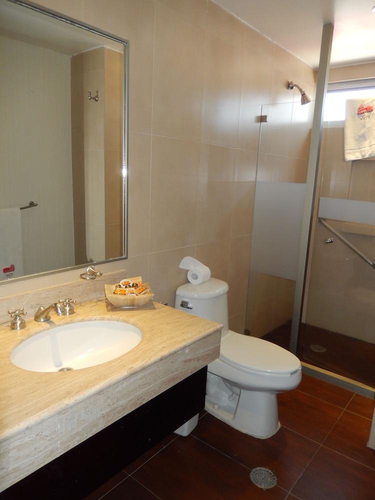 Hotel Roma Guadalajara In Downtown 4*