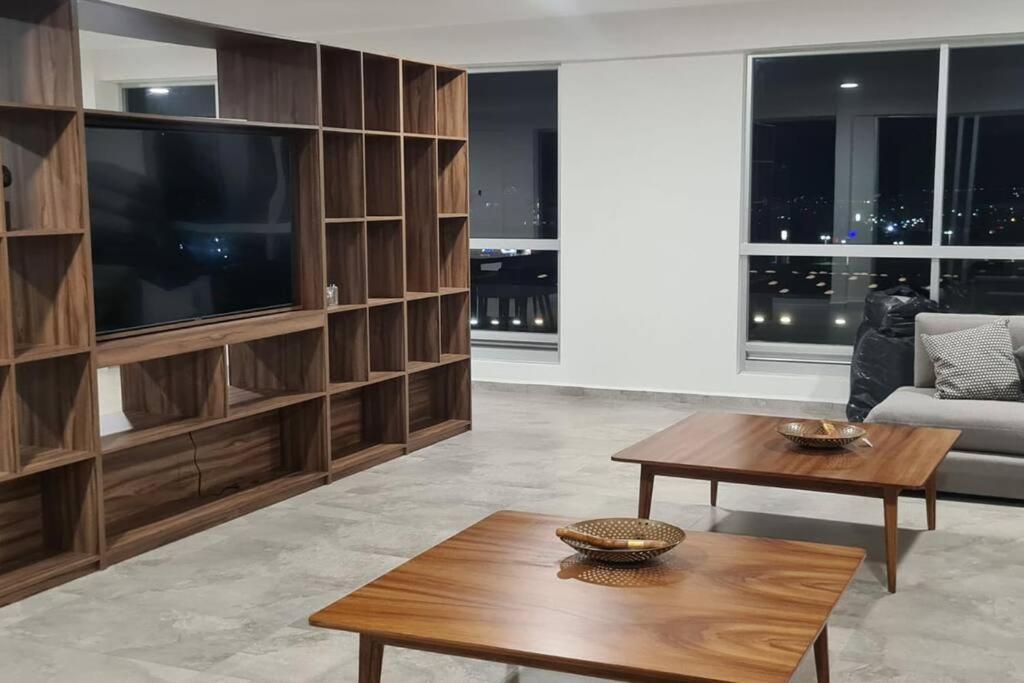 Escenia Comfort, 9th Floor With Awesome Views! *