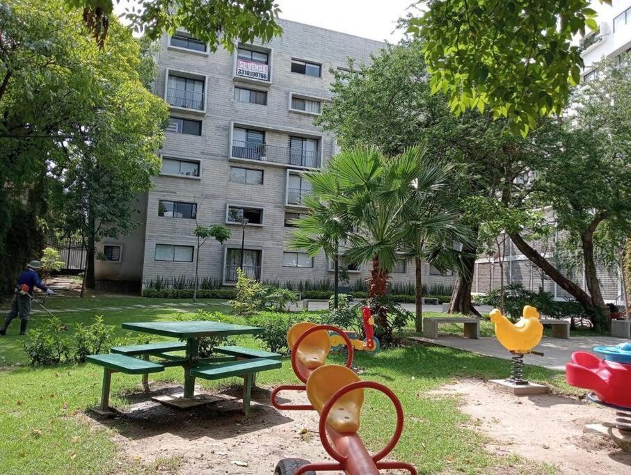 Tranquilo Y Moderno Dpto En Buena Zona De Gdl *