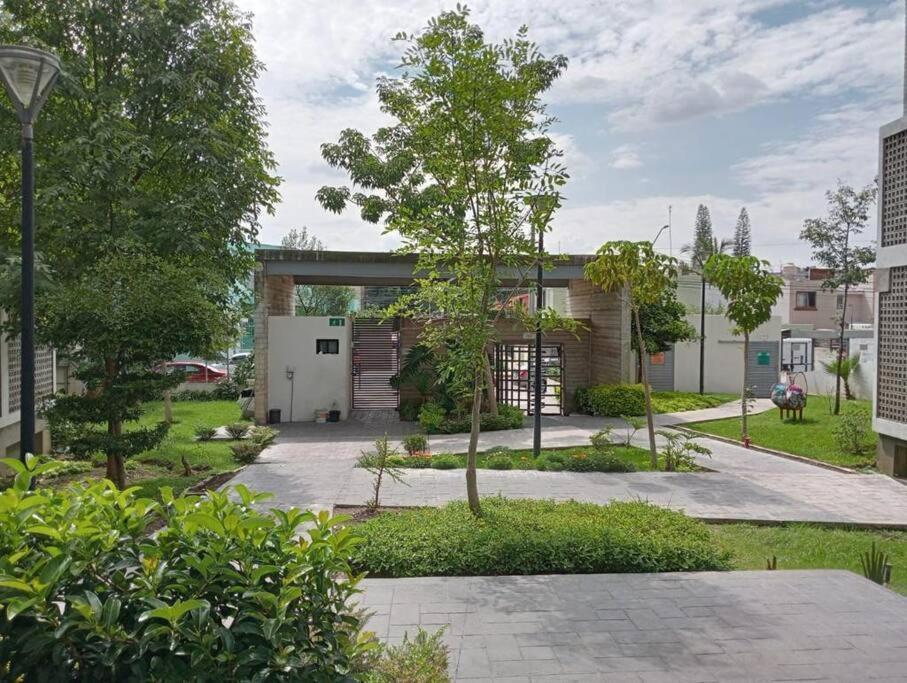 Tranquilo Y Moderno Dpto En Buena Zona De Gdl