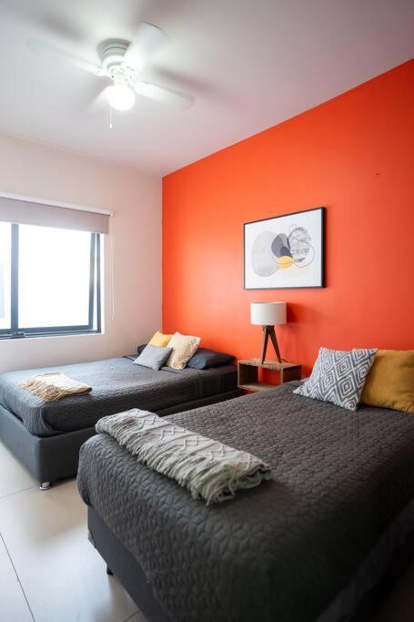 2 Habitaciones, 4 Camas, 2 Banos, Wi-fi, La Americana