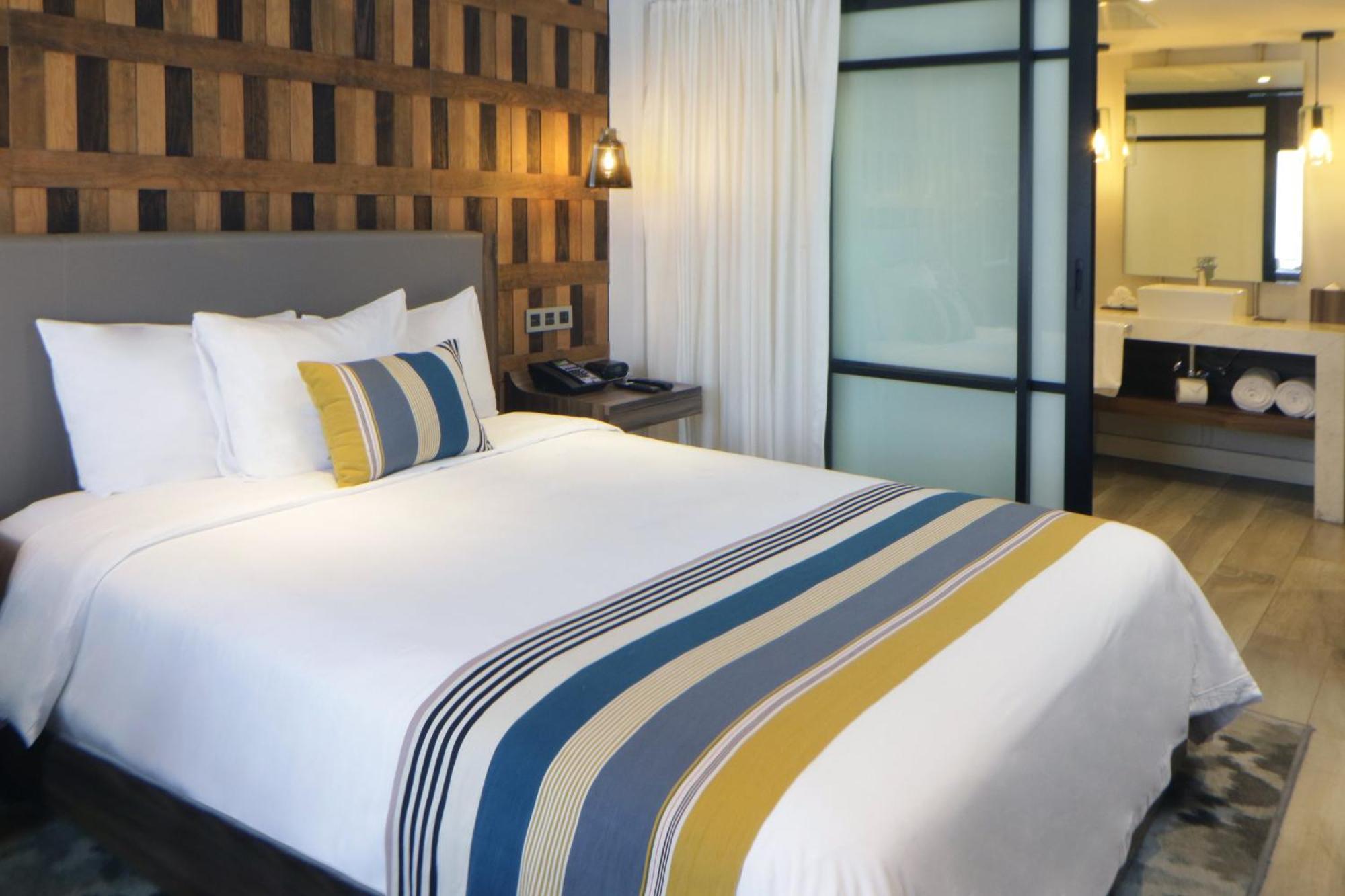 Hotel Indigo Expo By Ihg 4*