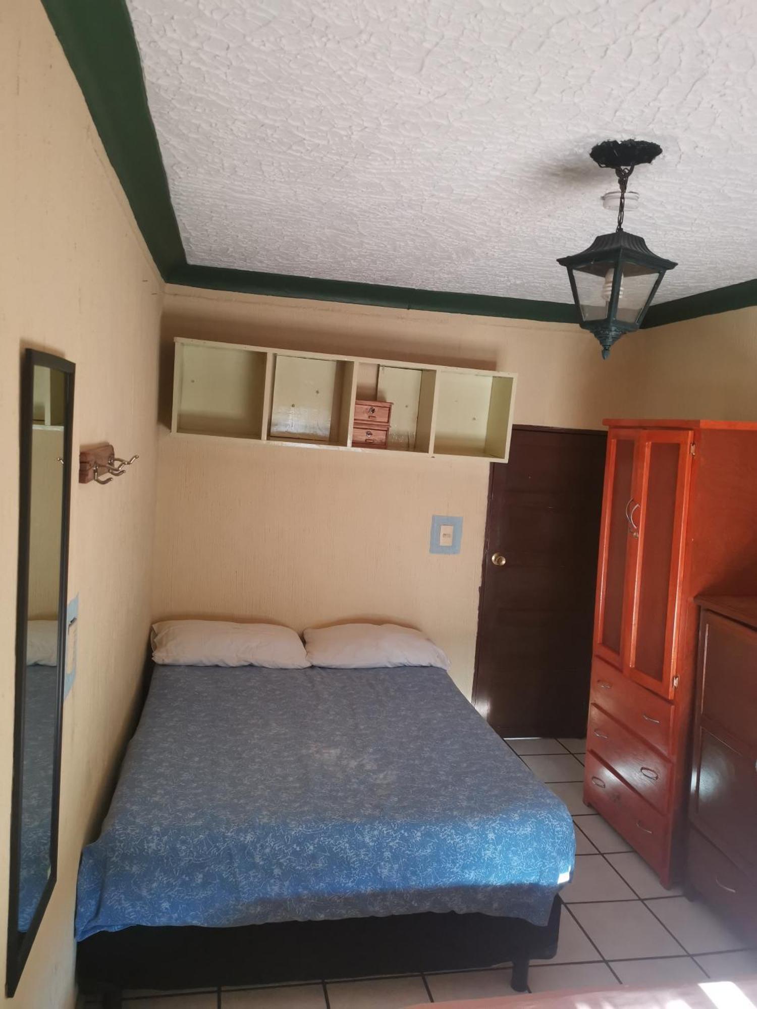 Pensión Hostal Guadalajara *