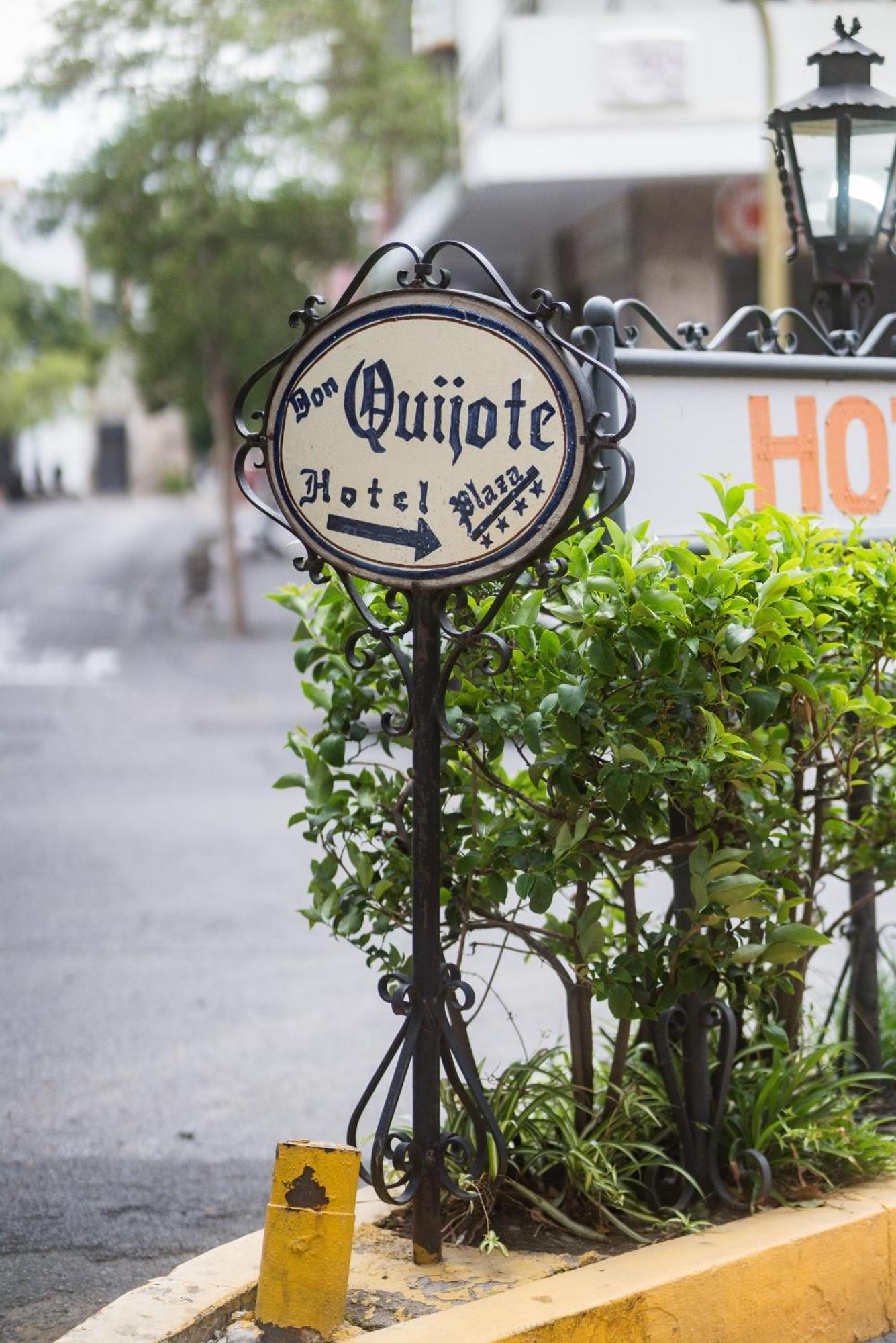Don Quijote Plaza - Centro Historico Hotel