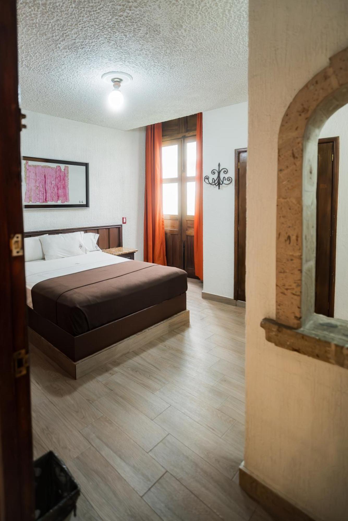 Don Quijote Plaza - Centro Historico Hotel