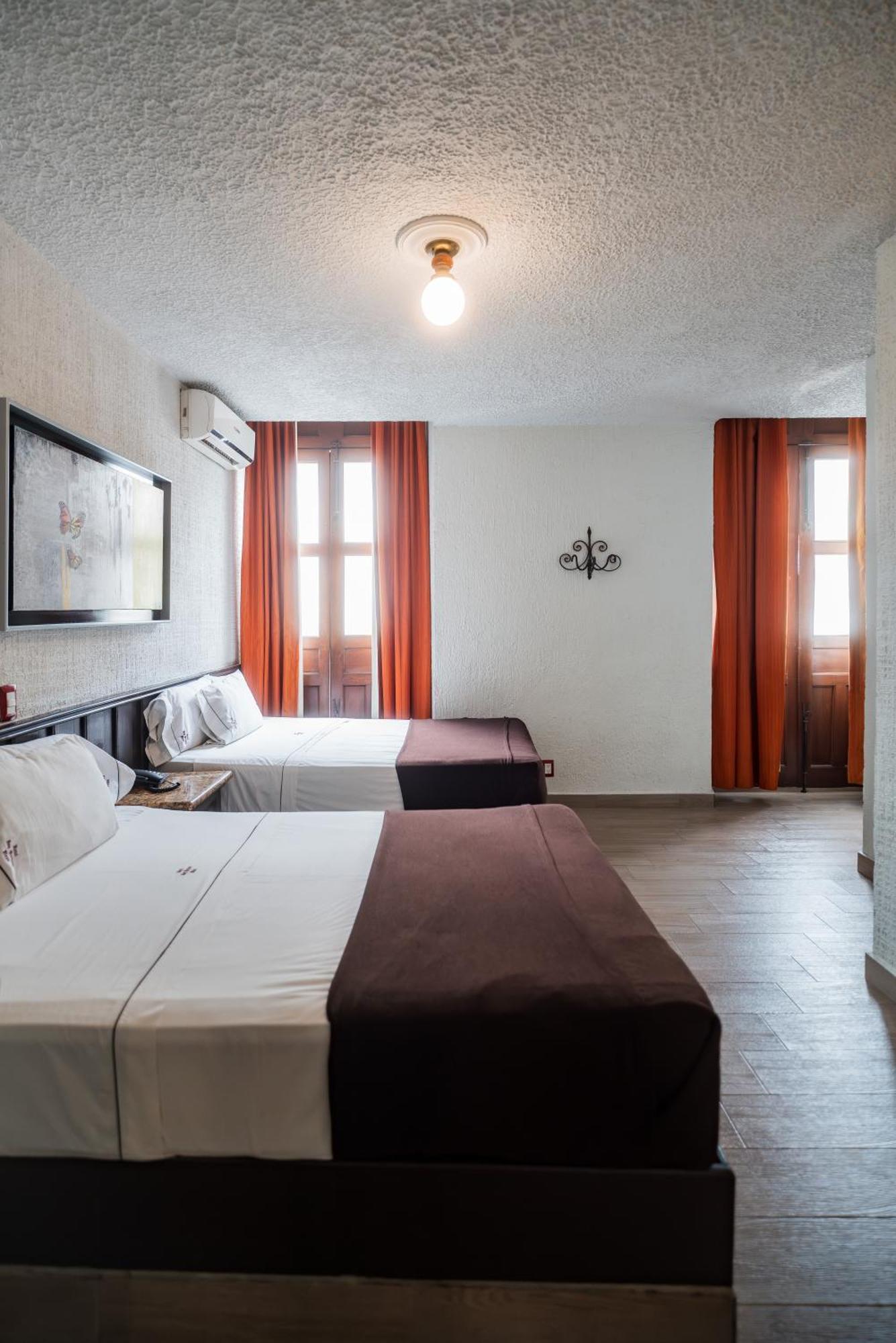 Don Quijote Plaza - Centro Historico Hotel