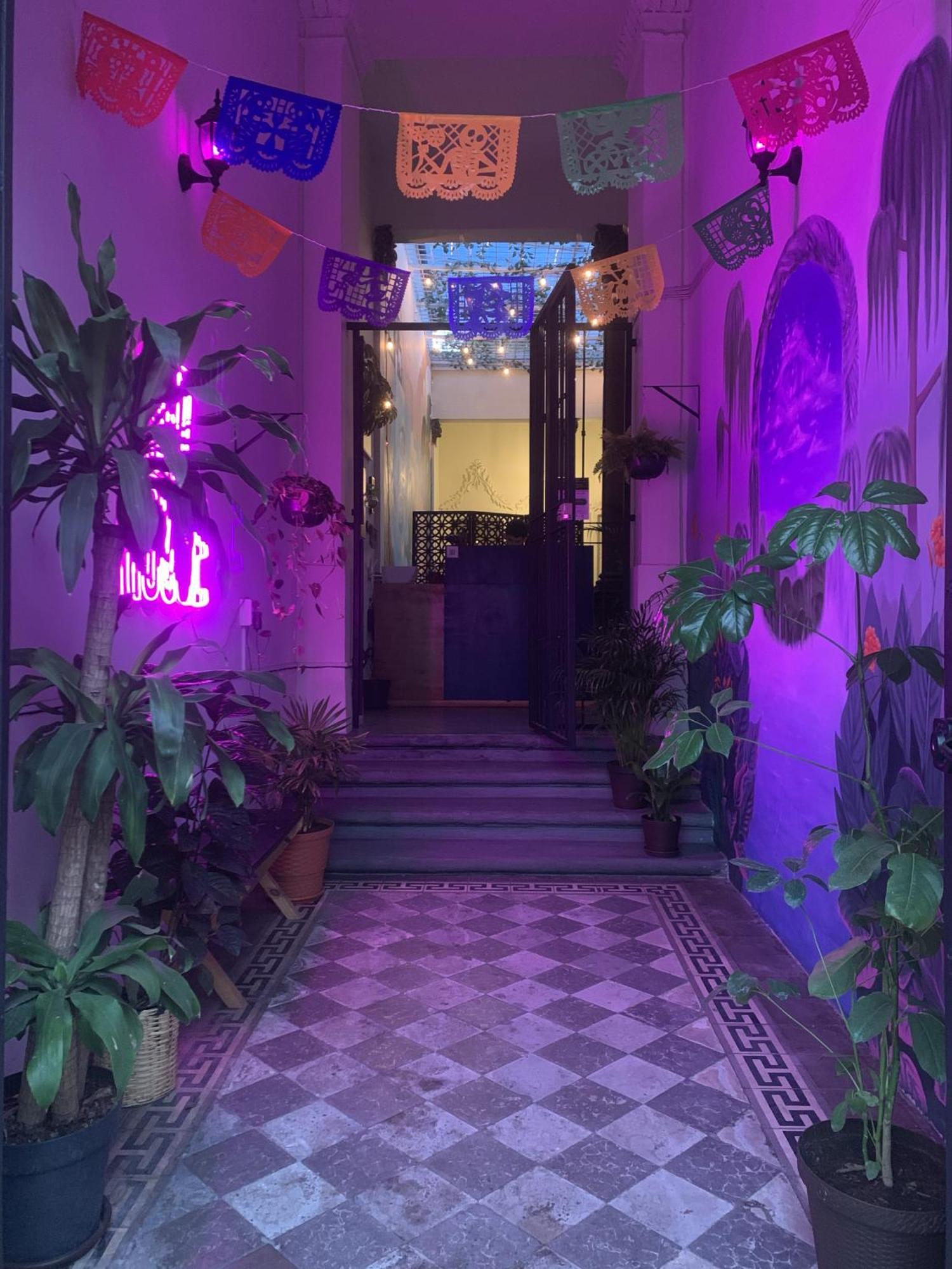 Art House Hostal *