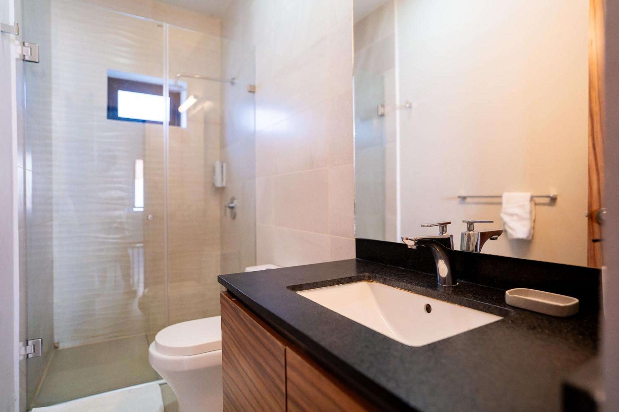 Apartamento Super Ubicado, Colonia Americana, 4 Camas, Terraza Con Barbacoa
