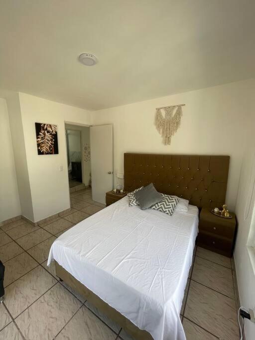 Super Ubicada Casa Al Sur Cerca Iteso Uvm Hp Colon Centro Sur Jose Cuervo Сasa de vacaciones Guadalajara