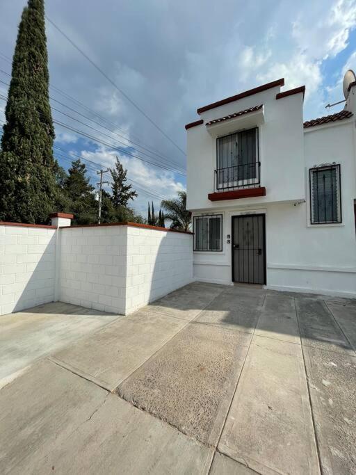 Super Ubicada Casa Al Sur Cerca Iteso Uvm Hp Colon Centro Sur Jose Cuervo Сasa de vacaciones Guadalajara