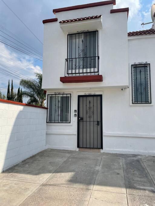 Сasa de vacaciones Super Ubicada Casa Al Sur Cerca Iteso Uvm Hp Colon Centro Sur Jose Cuervo *