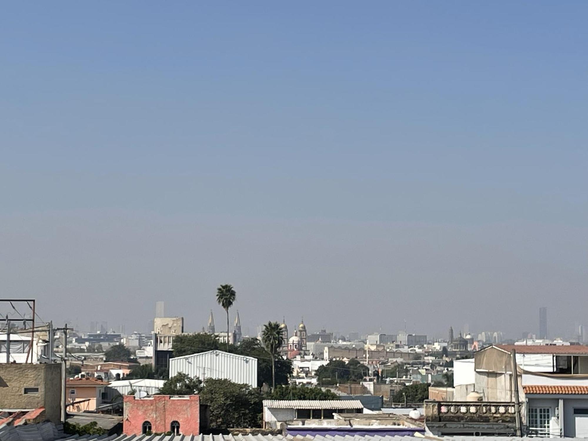 Apartamento Depa Familiar Centrico Gdl Con Estacionamiento *