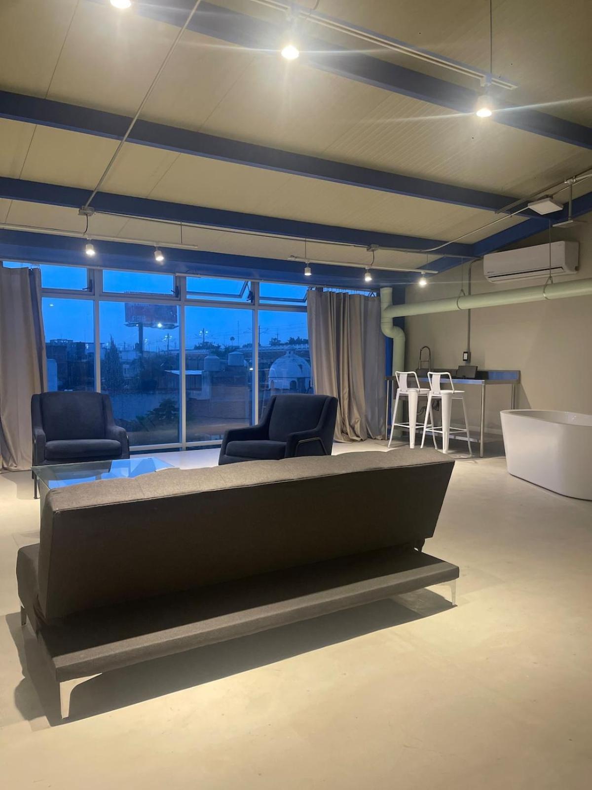 Minimalist Loft Blocks Away From Telmex * Guadalajara