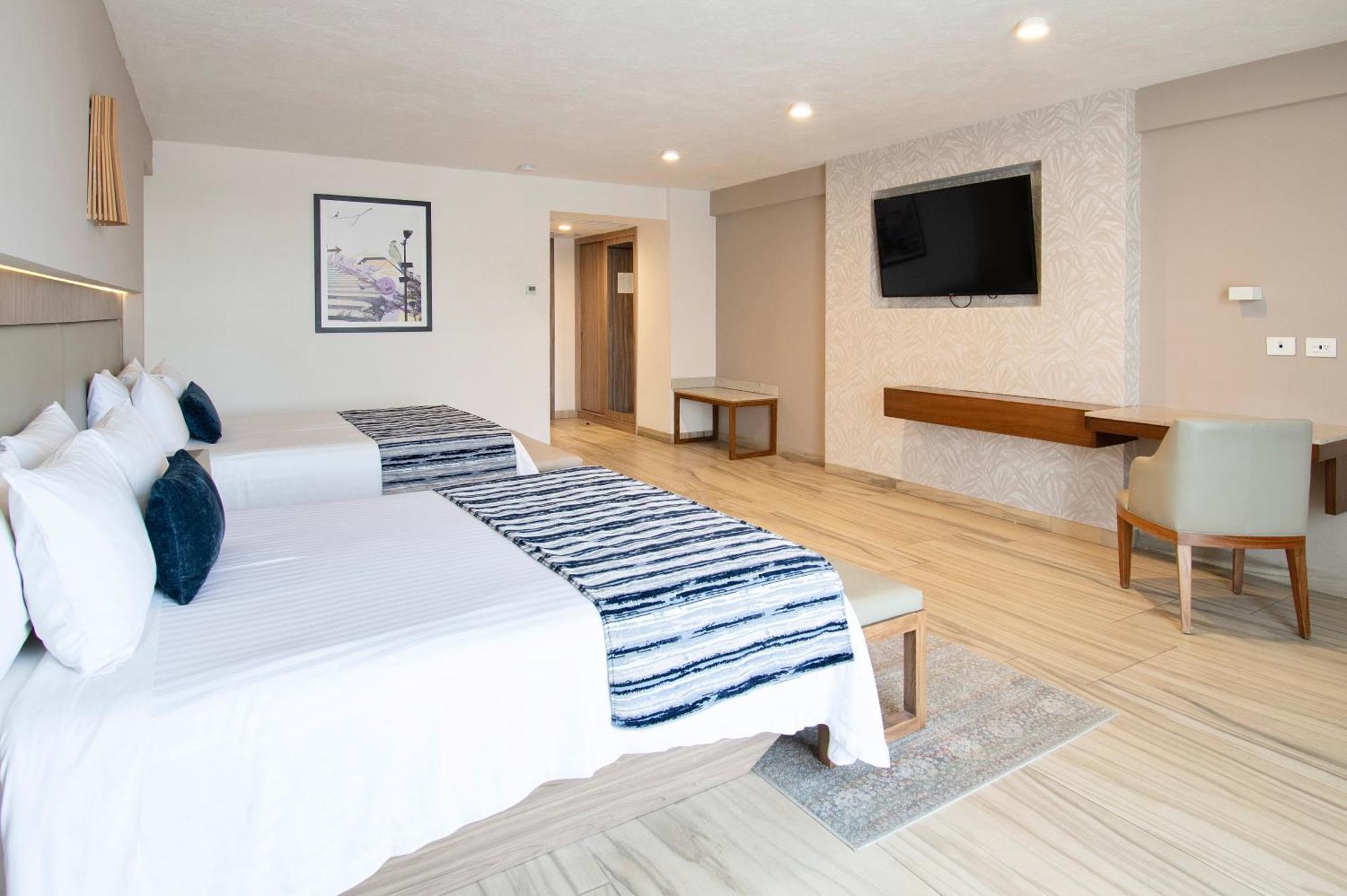 Velvet Plaza Hotel 4*