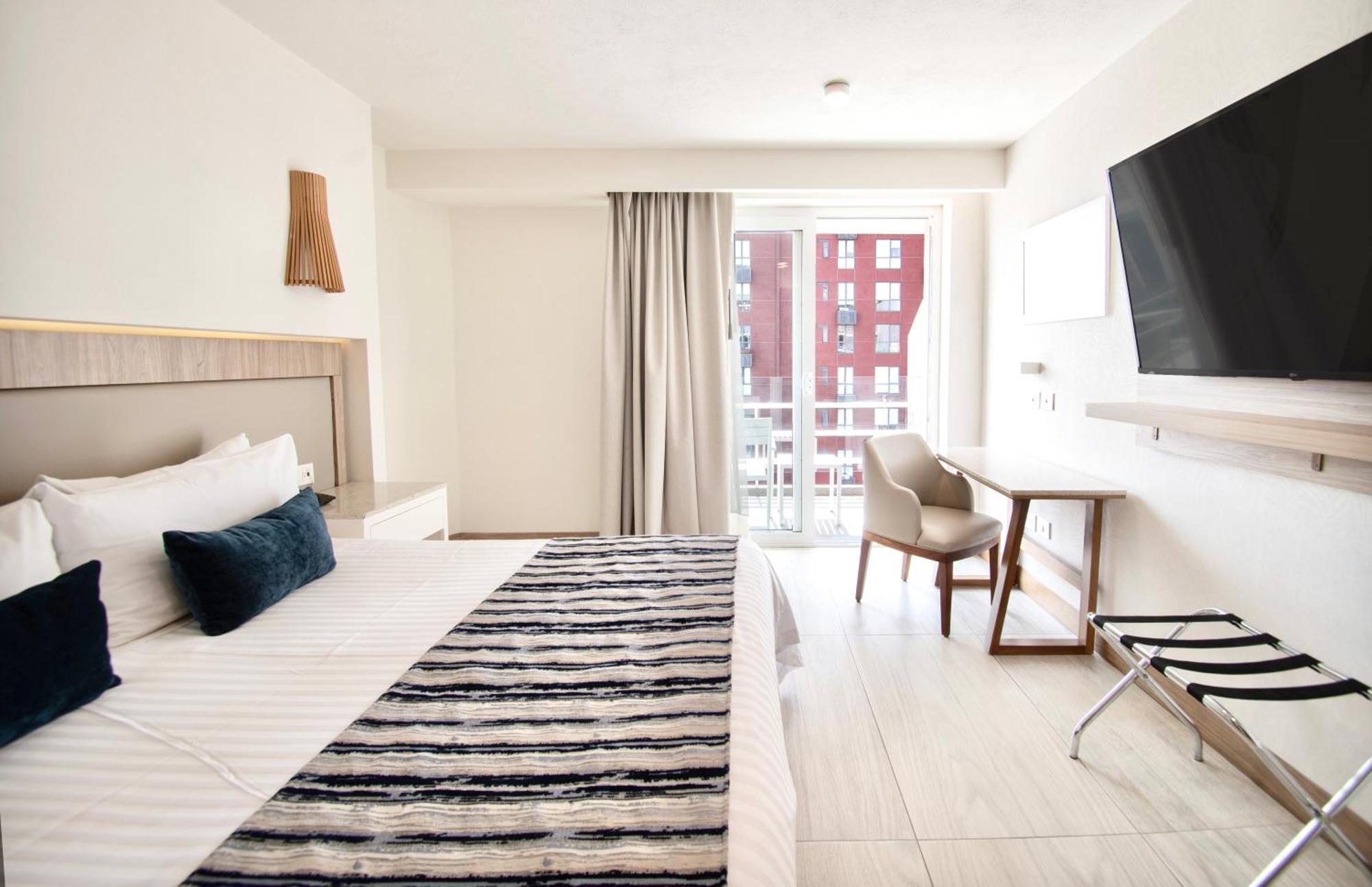 Hotel Velvet Plaza 4*