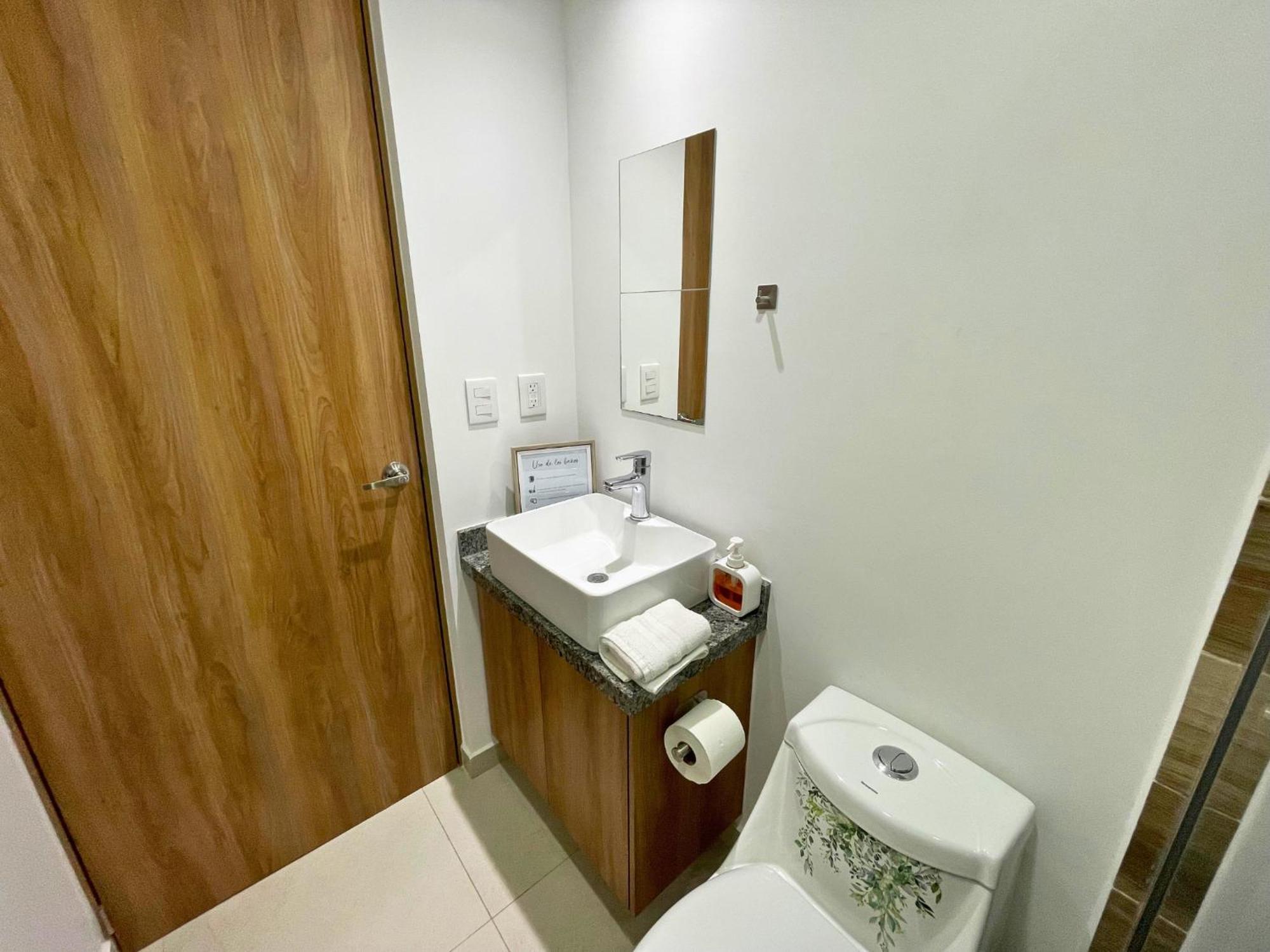Apartamento Depa Familiar Centrico Gdl Con Estacionamiento *
