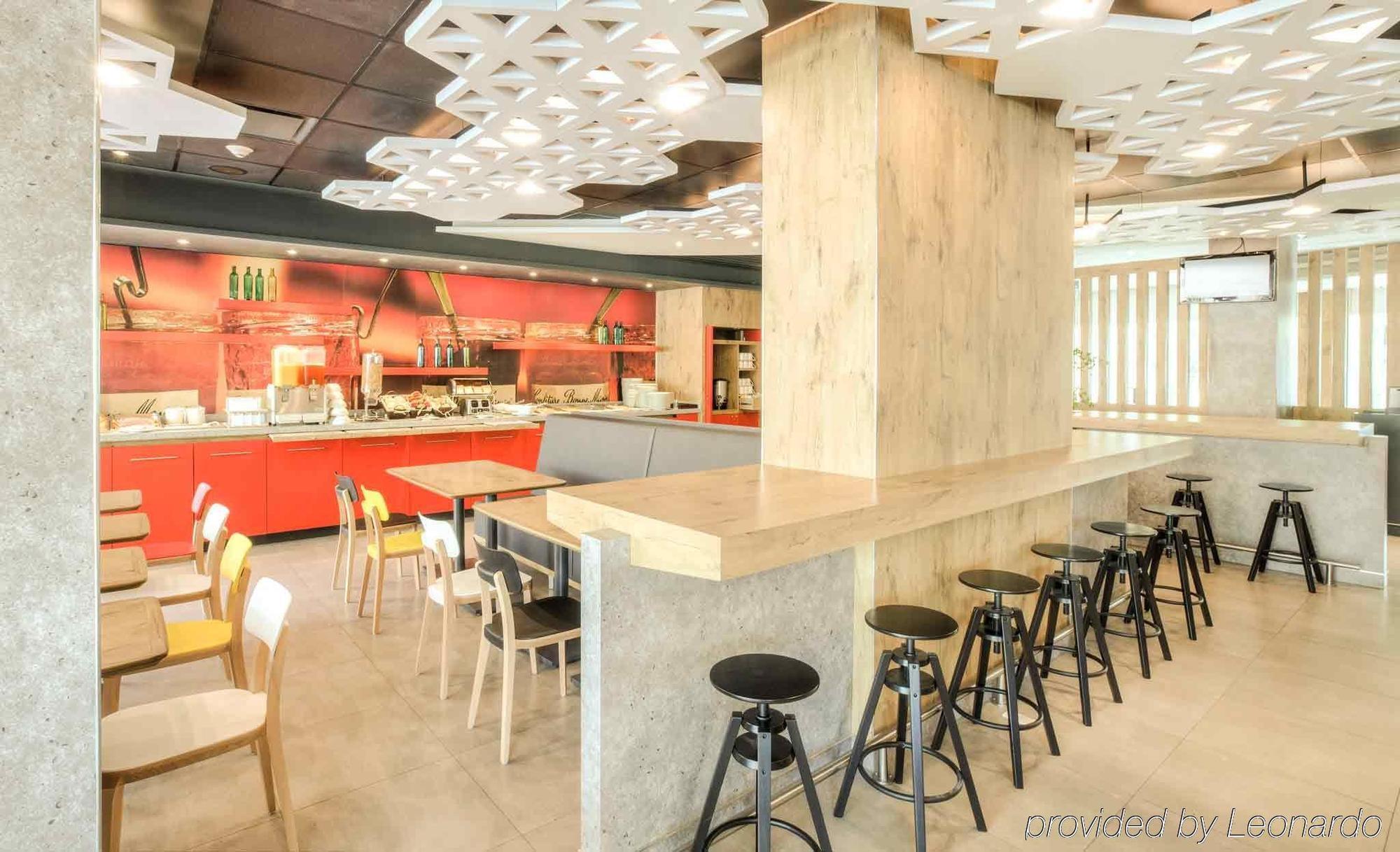 Ibis Expo Hotel 3*