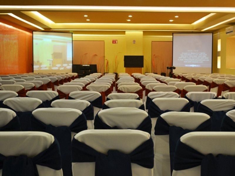 Hostalia Expo&business Class Hotel 4*