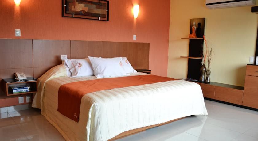 Hostalia Expo&business Class 4*