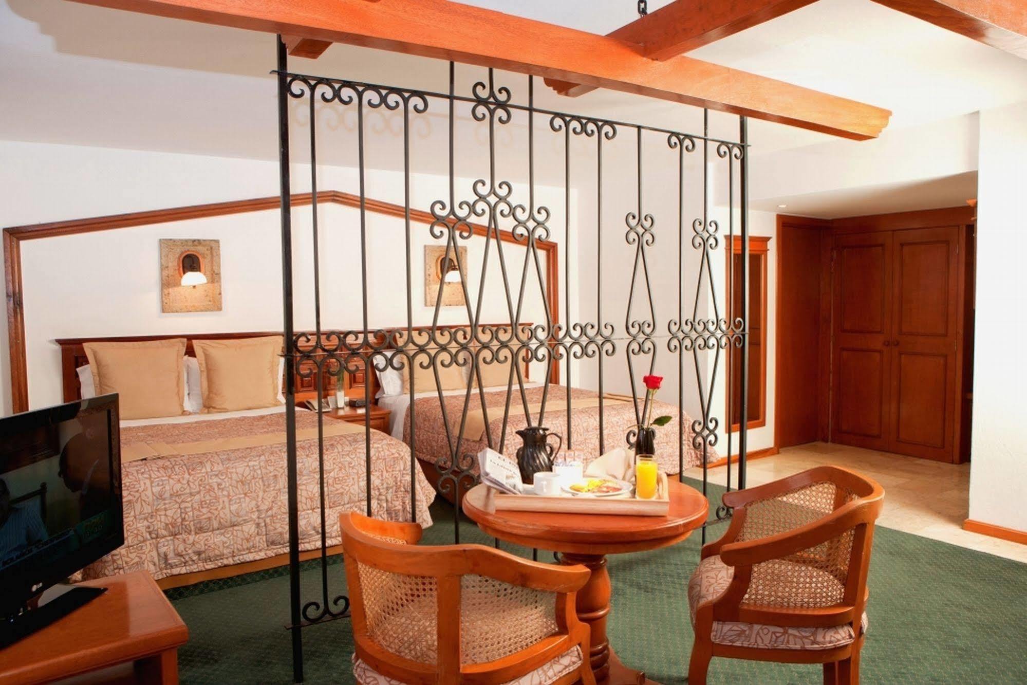 Hotel De Mendoza 4*