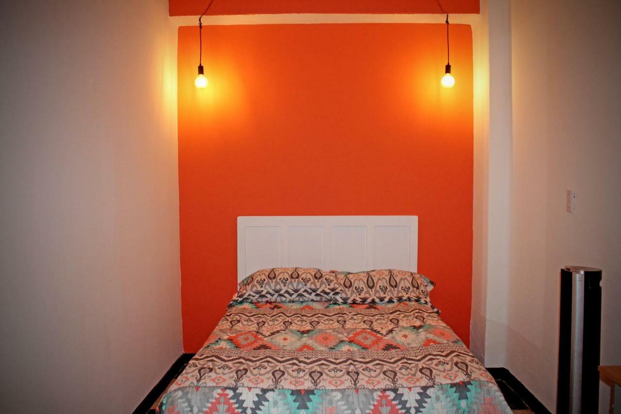 Americana Hostal *