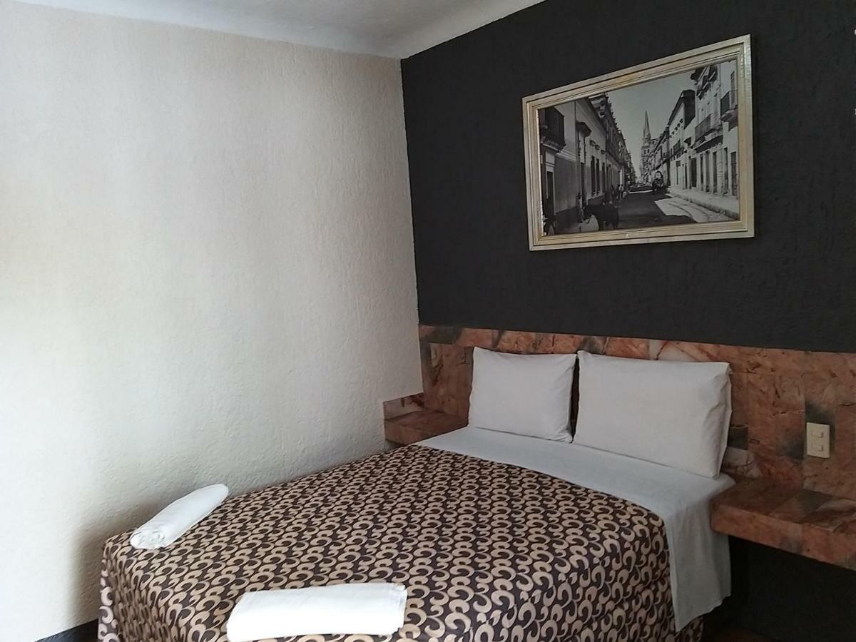 Hotel Aguila *