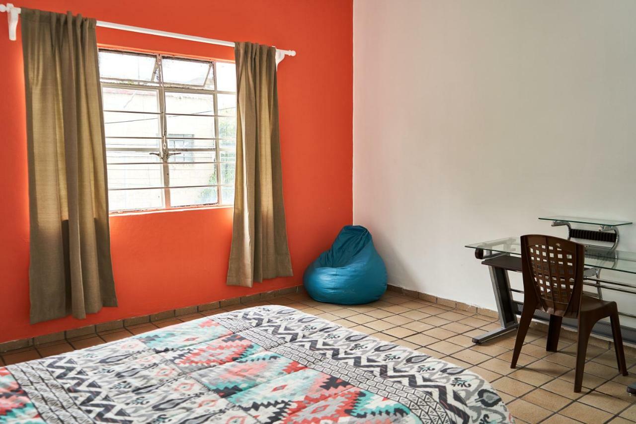 Americana Hostal *