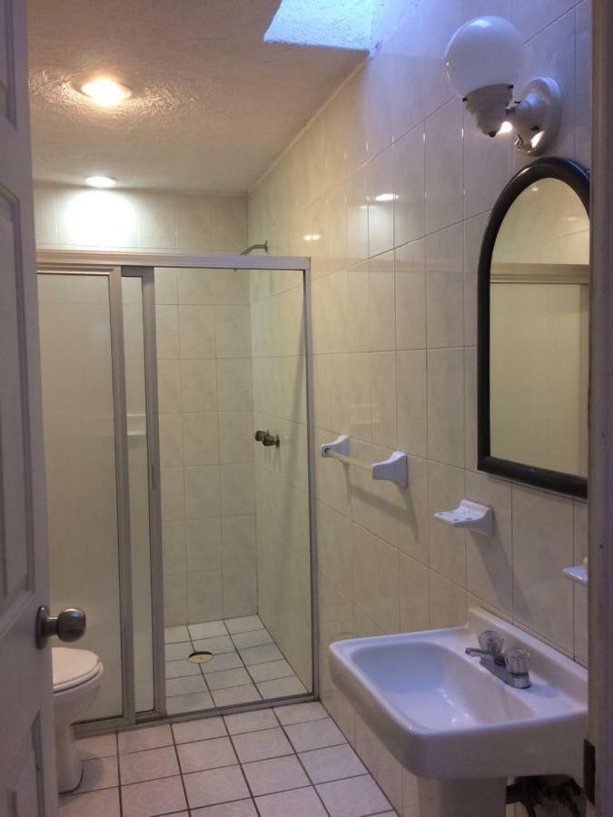 Casa Bravia - Para Mujeres Hostal Guadalajara