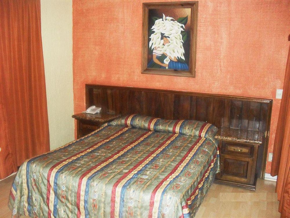Hotel Don Quijote Plaza - Centro Historico 3*