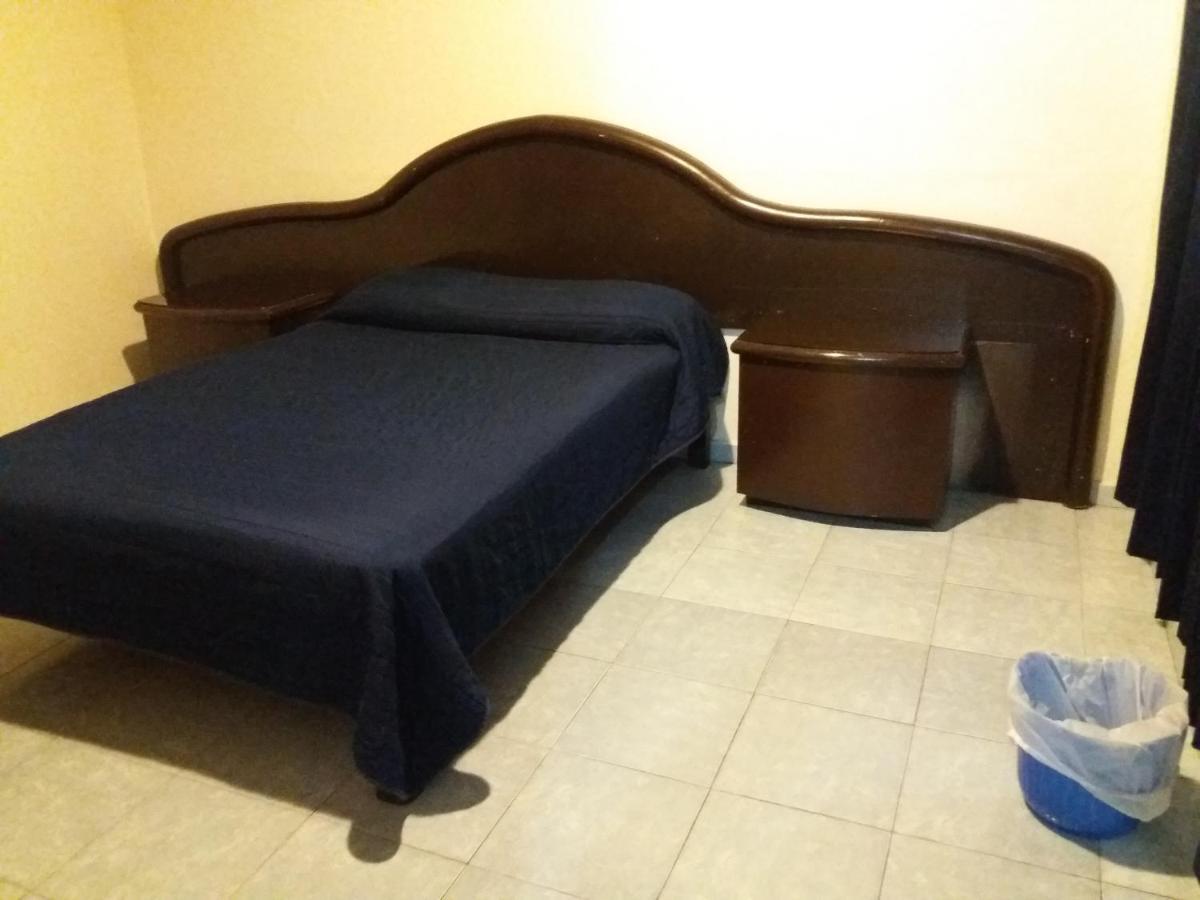 Junto Glorieta La Minerva Hotel 3*