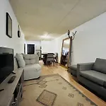 Comoda Casa Con Dos Cuartos Y Cochera Para Auto Pequeno