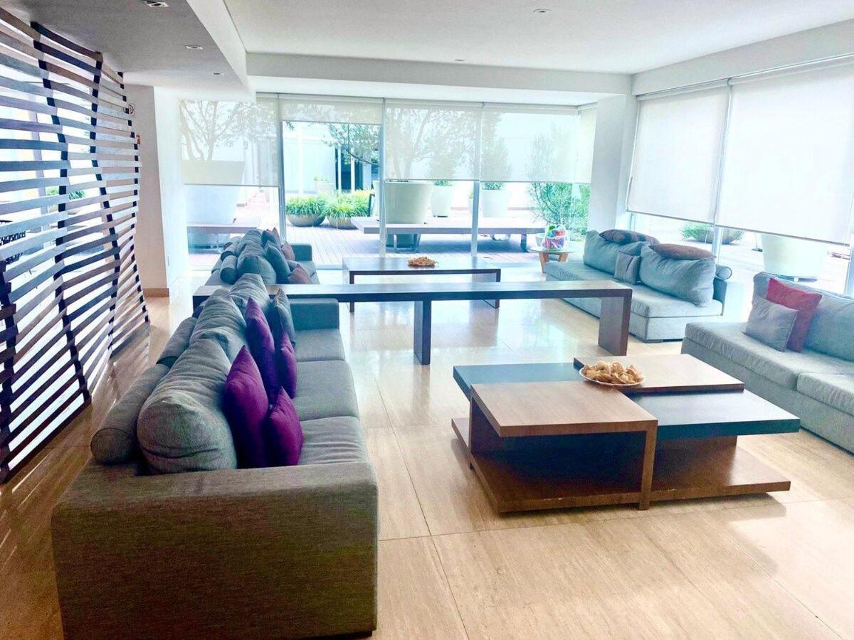 Diseño único Con 2 Recámaras, Alberca Y Gimnasio Apartamento