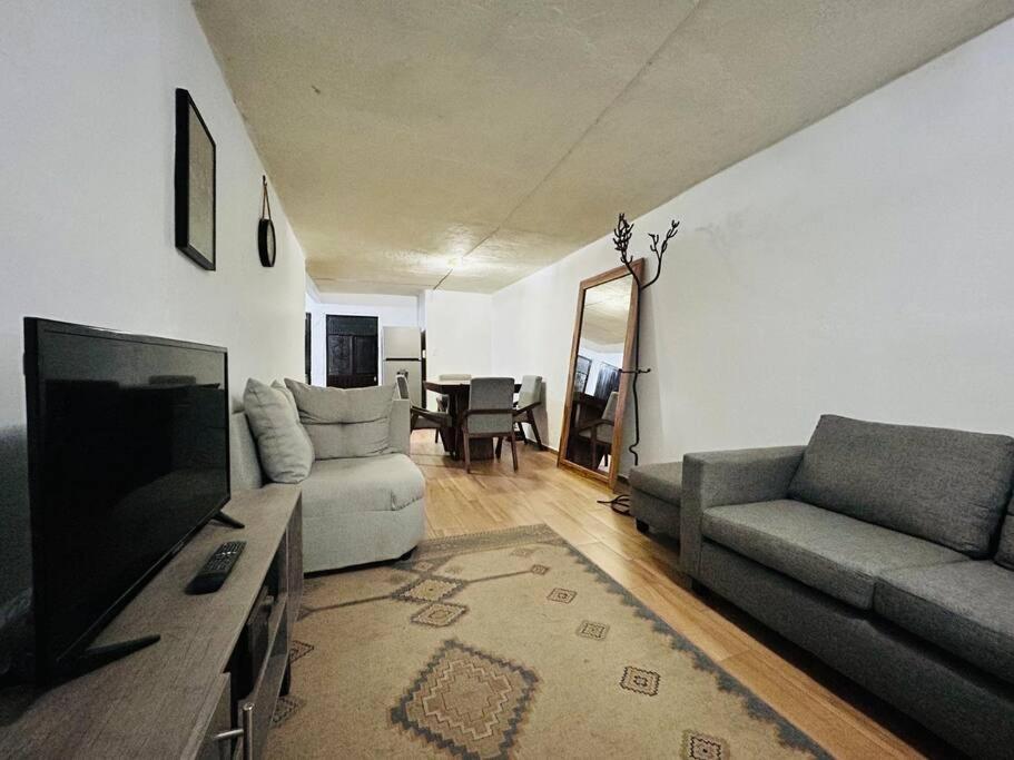 Comoda Casa Con Dos Cuartos Y Cochera Auto Pequeno Guadalajara