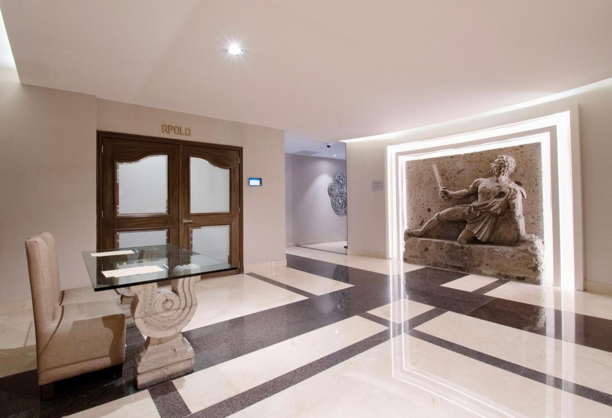 Plaza Diana Hotel